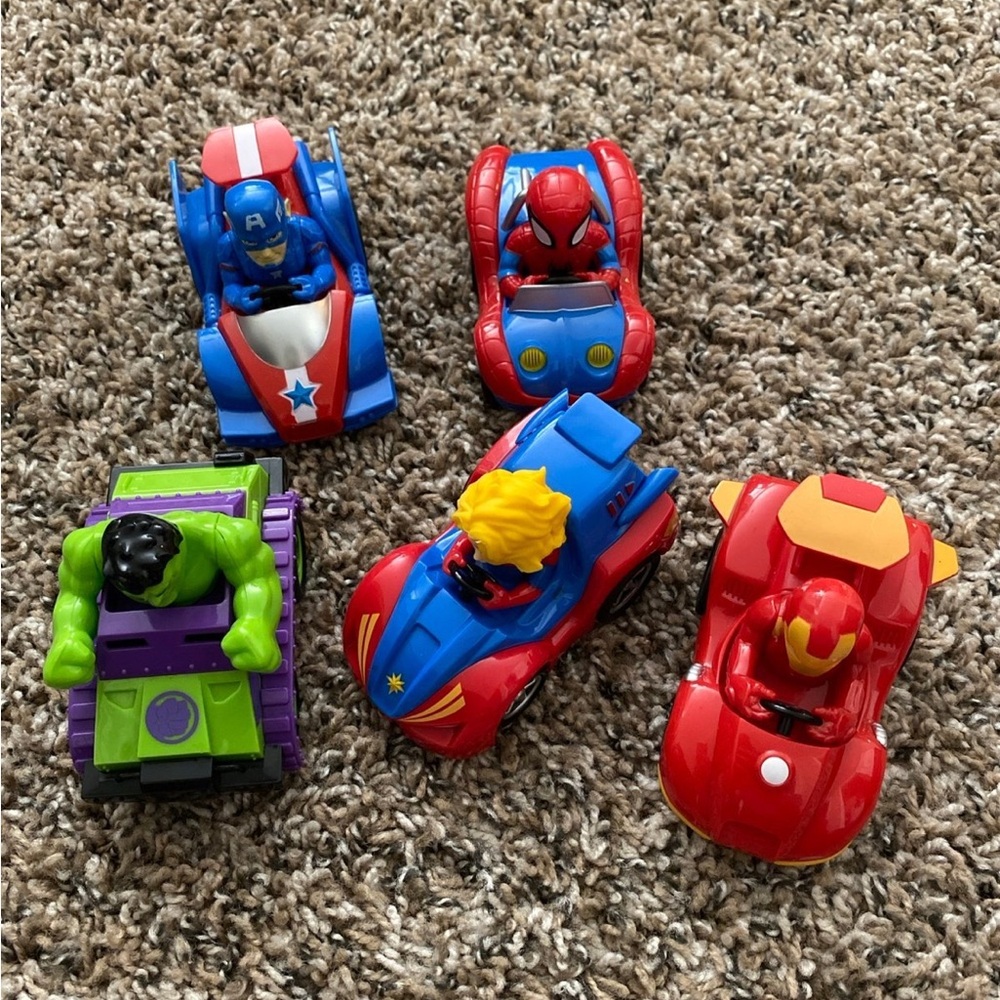 2019 Marvel pull back race cars bundle EUC